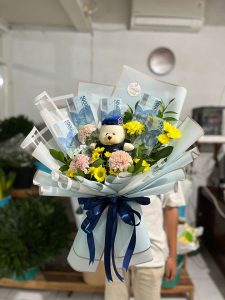 Buket Bunga Bangil dengan Uang dan Boneka – Buket Sedang bangil
