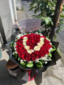 Buket Bunga Mawar Aniversary – Buket Besar
