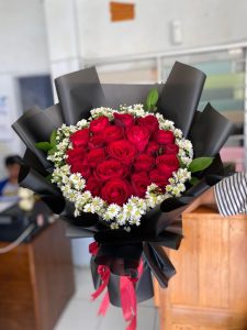 Buket Bunga Mawar Merah Elegant – Buket Sedang