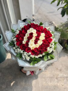 Buket Bunga Mawar Merah Pola Huruf – Buket Bunga Pasuruan