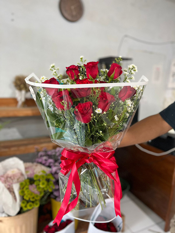 Buket Bunga Mawar Merah – Buket Transparan