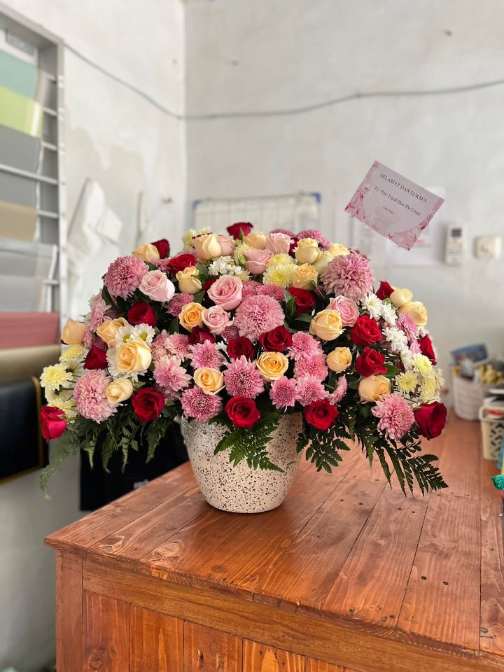 Bunga Ucapan Nuansa Pink – Bunga Meja Bangil